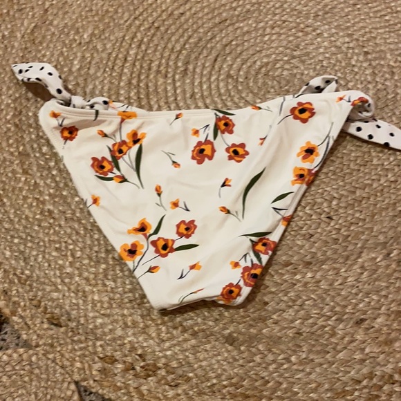 Xhilaration swim bottoms, medium - Picture 2 of 2